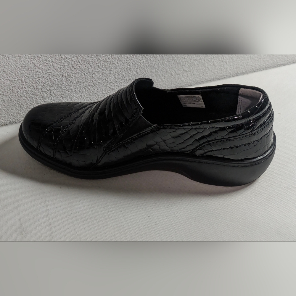Aravon DANIELLE-AR Women's NEW Slip-on Flats Black Leather Sz 7 2E Crocodile - Picture 5 of 10